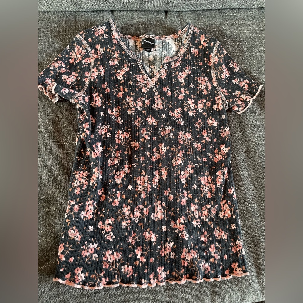 Kids floral art class tee